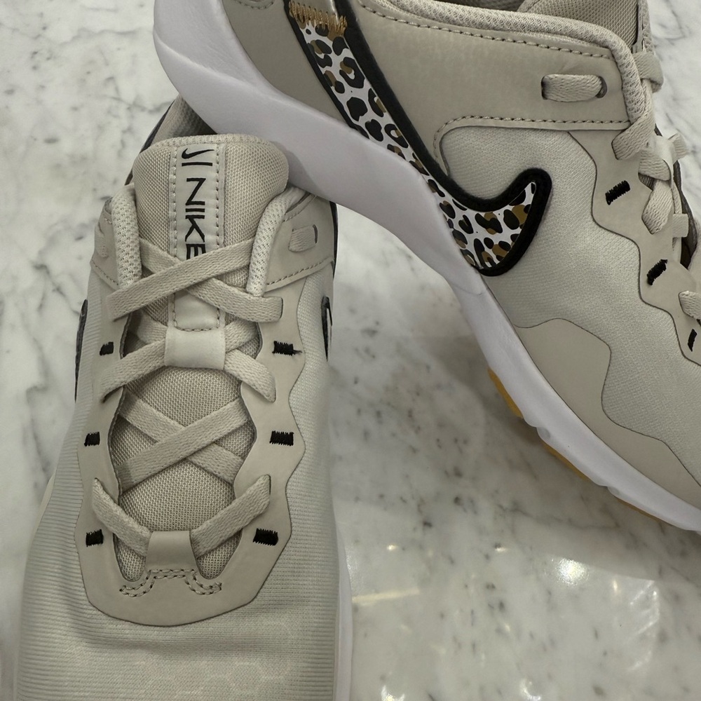 EXCELLENT Nike Legend Essential 2 Cream Sneakers with Leopard Print Size 9 - Picture 10 of 11